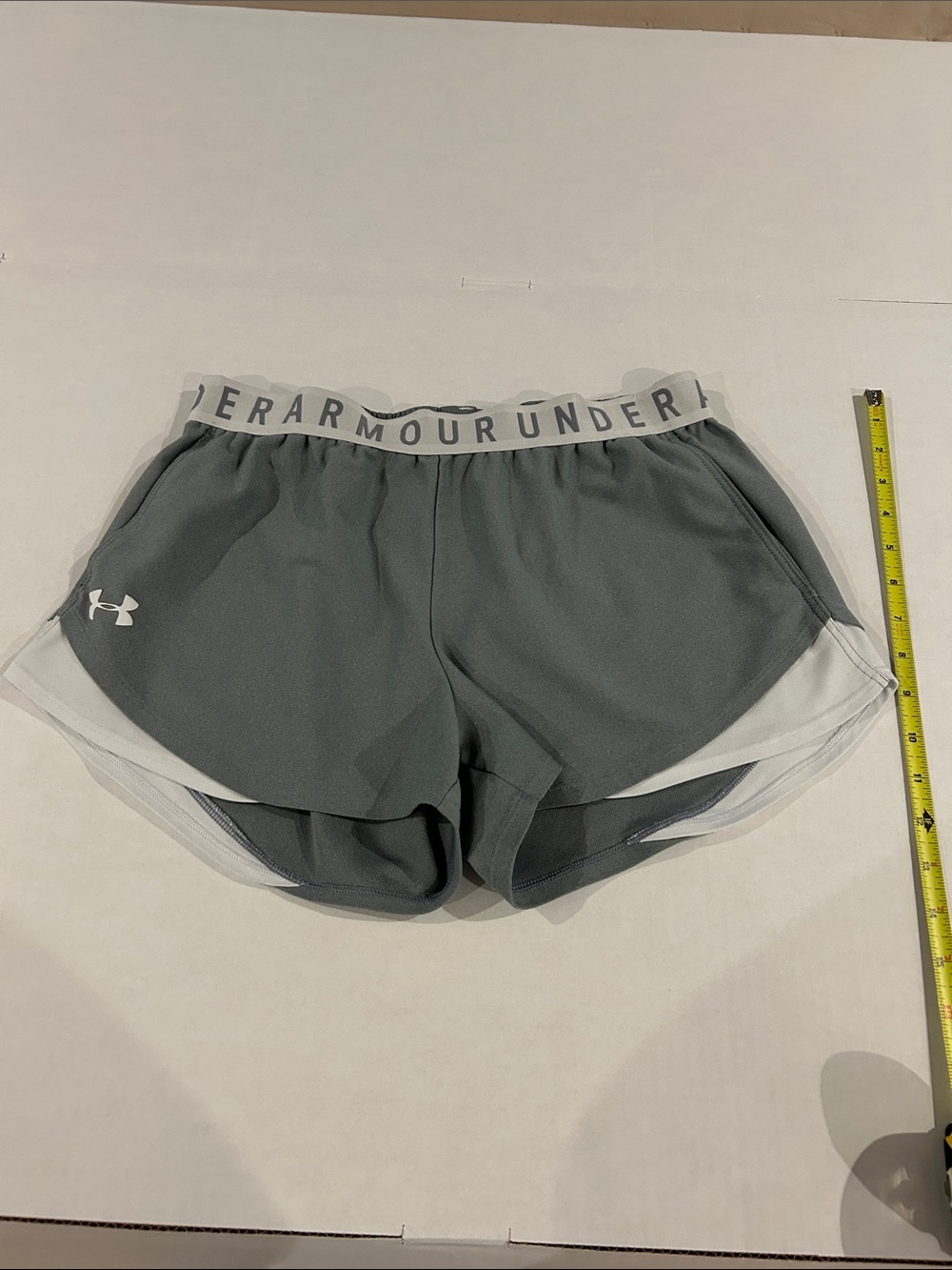 Under Armour size medium shorts